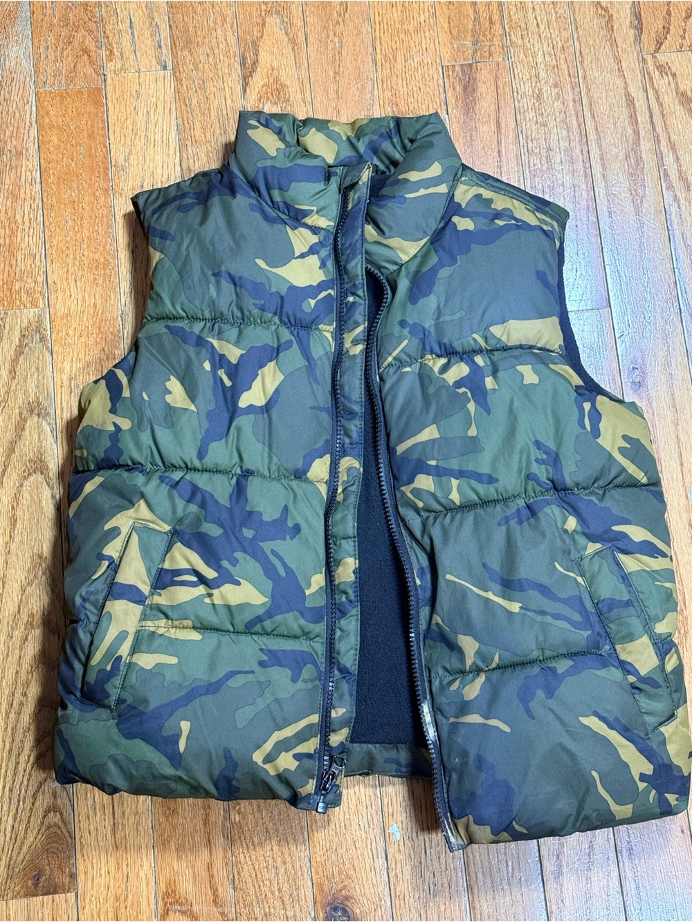 Old Navy Kids Camo Puffer Vest in Green and Olive